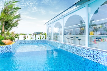 global village riverside hotel