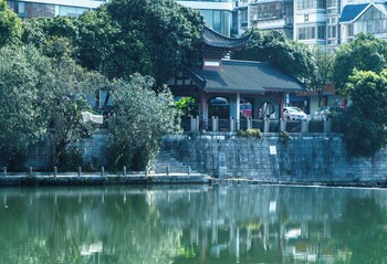global village riverside hotel