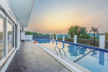 alaya stays midpoint uno 1 room suites