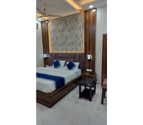 new hotel avni