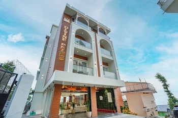 Divine Peaks Dharamshala,,3 star