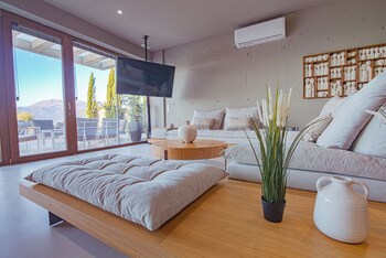 Marnos Grand Villa,,4 star