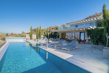 marnos grand villa
