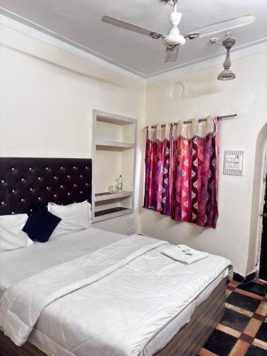 hotel new sun n rock