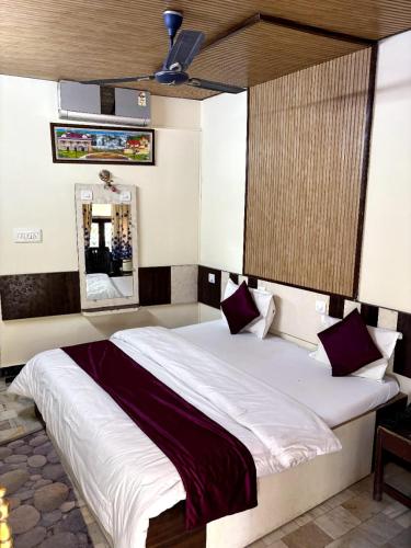 hotel new sun n rock