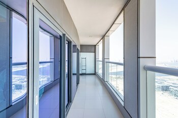 superhost 1br damac towers paramount