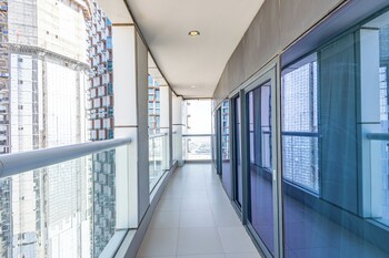 superhost 1br damac towers paramount
