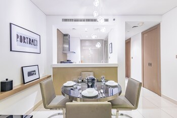 superhost 1br damac towers paramount