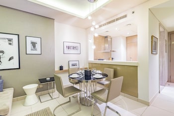 superhost 1br damac towers paramount