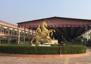 Mukund Vinod Garden,,2 star