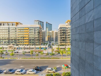 tranquil studio getaway in meydan city