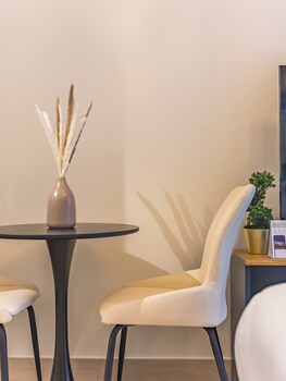 tranquil studio getaway in meydan city