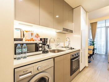 tranquil studio getaway in meydan city