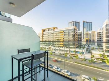tranquil studio getaway in meydan city