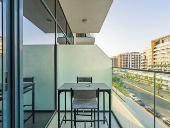 tranquil studio getaway in meydan city