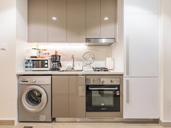 tranquil studio getaway in meydan city