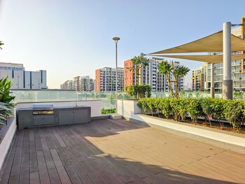 tranquil studio getaway in meydan city