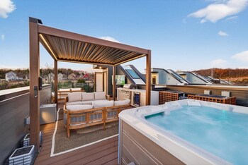 4br twilight lane with pool and hot tub