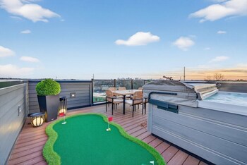 4br twilight lane with pool and hot tub
