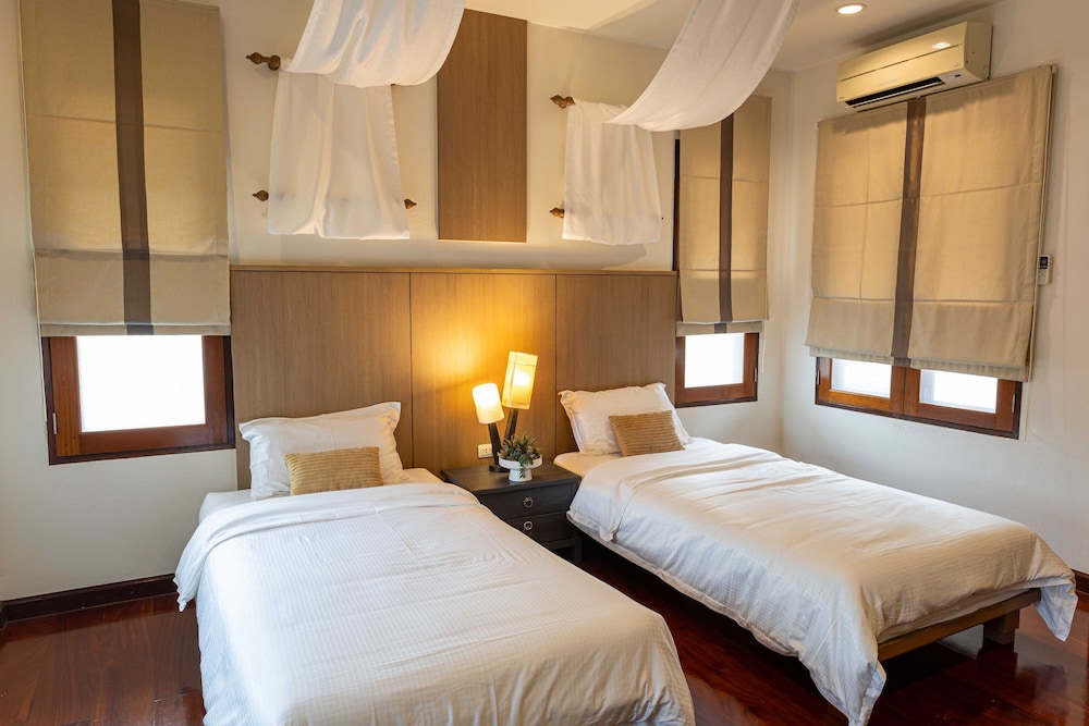 premium villa baan kinlom chomlay