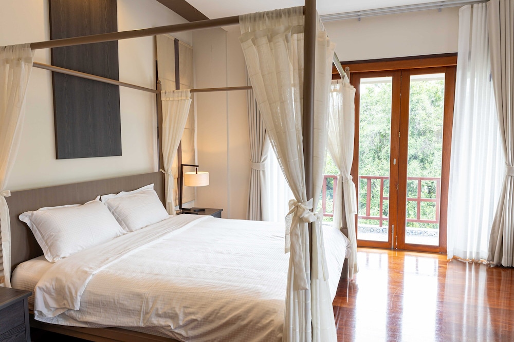premium villa baan kinlom chomlay