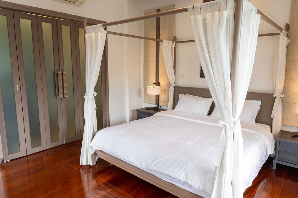 premium villa baan kinlom chomlay