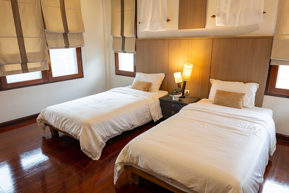 premium villa baan kinlom chomlay