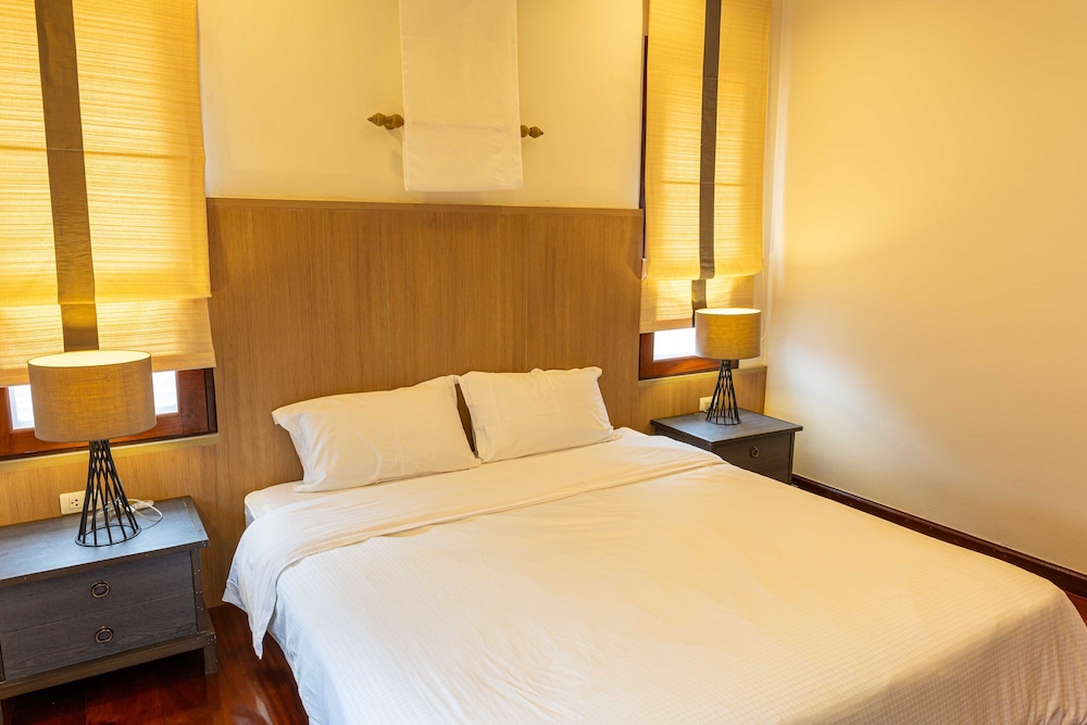 premium villa baan kinlom chomlay