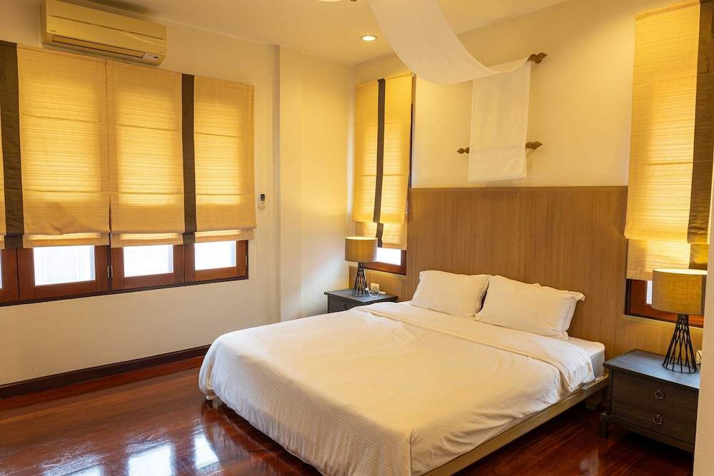 premium villa baan kinlom chomlay
