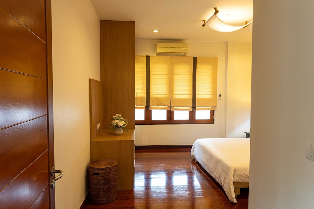 premium villa baan kinlom chomlay