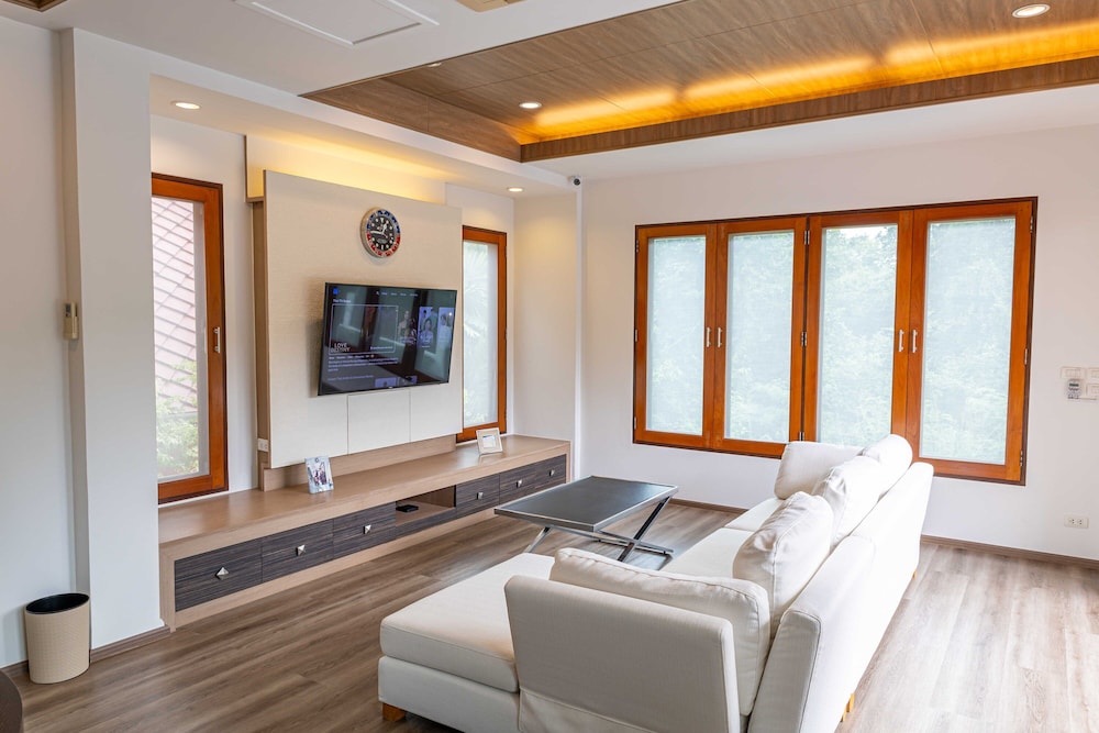 premium villa baan kinlom chomlay