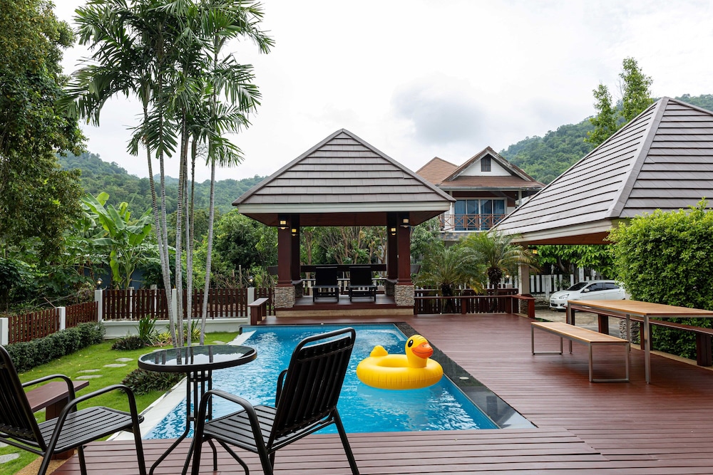premium villa baan kinlom chomlay
