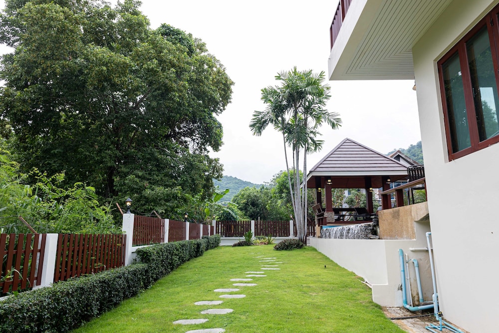 premium villa baan kinlom chomlay