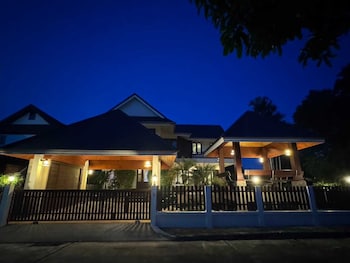 premium villa baan kinlom chomlay