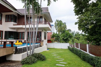 premium villa baan kinlom chomlay