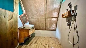 Saadani Beach Camp,,2 star