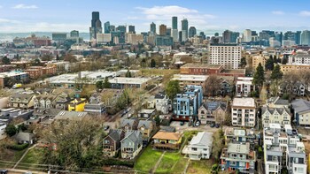 emerald hill city retreat 2br