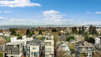 emerald hill city retreat 2br