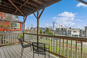 emerald hill city retreat 2br