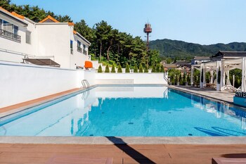 gyeongju awesomeway pool villa