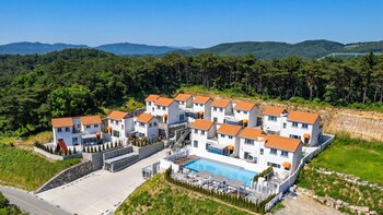 gyeongju awesomeway pool villa