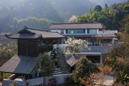 emeishan xiaoshanqing luxury resort
