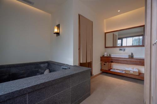 emeishan xiaoshanqing luxury resort