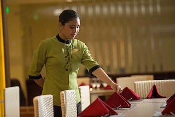 hotel santika depok