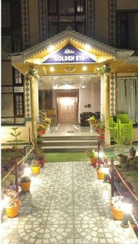 hotel golden eye