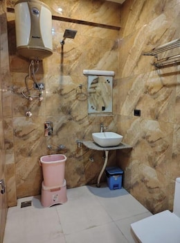 hotel golden eye