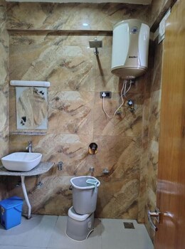 hotel golden eye