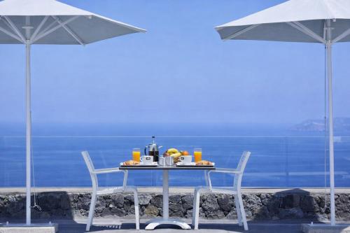 hotiday santorini oia