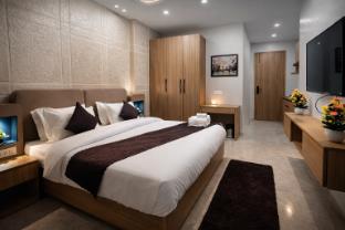 dreamwood hotel near sec 29 gurgaon