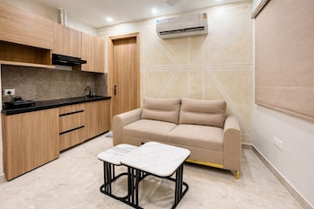 dreamwood hotel near sec 29 gurgaon